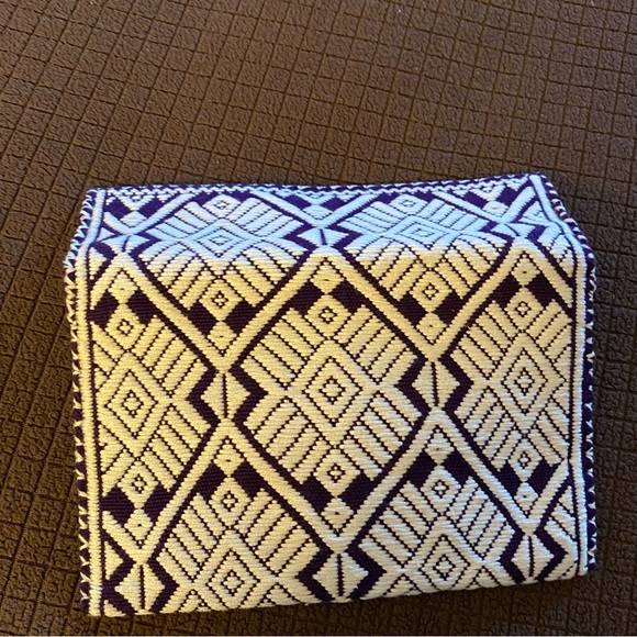 CHAMUCHIC Hand Woven Hand clutch - Picture 4 of 5